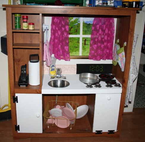 DIY Kids Play Kitchen